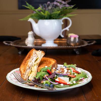 Sandwich served, side view