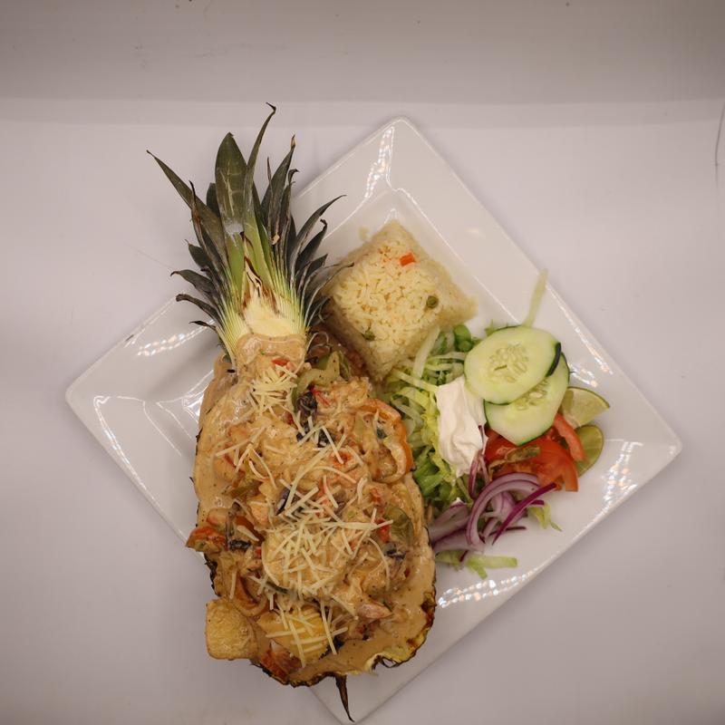 Piña Rellena Ala Crema photo