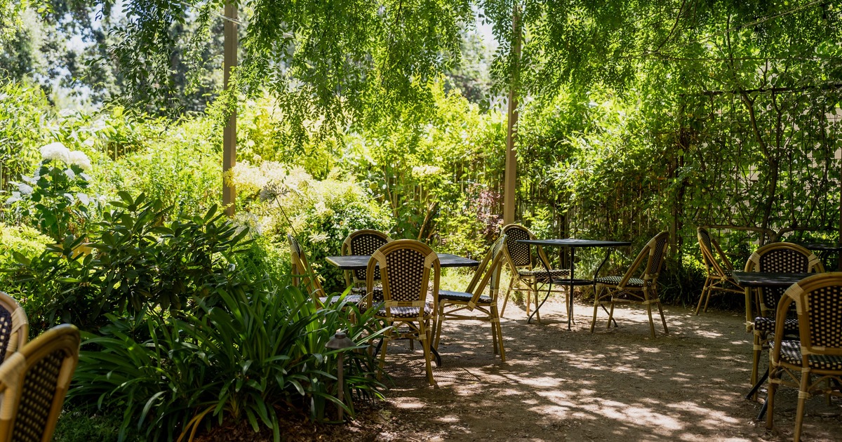 Exterior, garden seating area