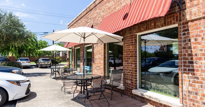 Exterior, main seating