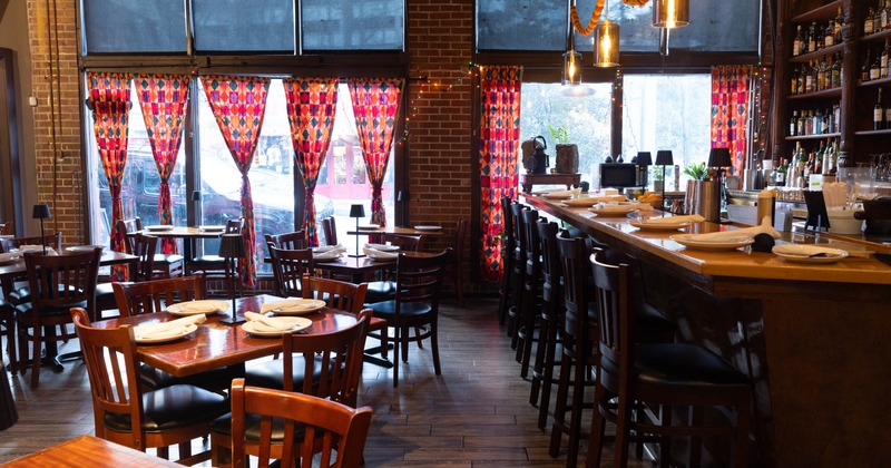 Inteiror, seating area with a bar on the right