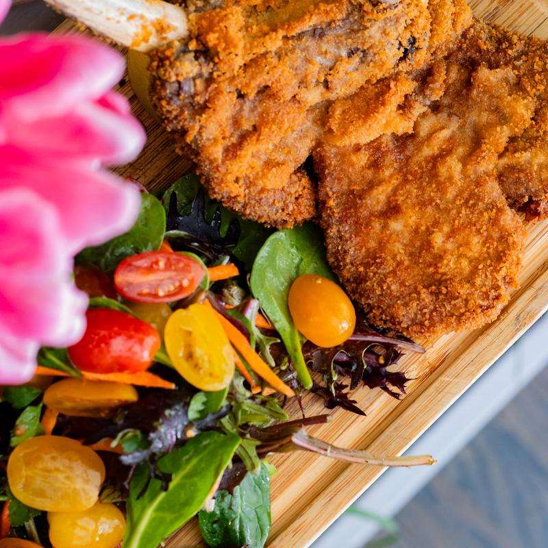 Cotoletta Alla Milanese Con Rucola photo