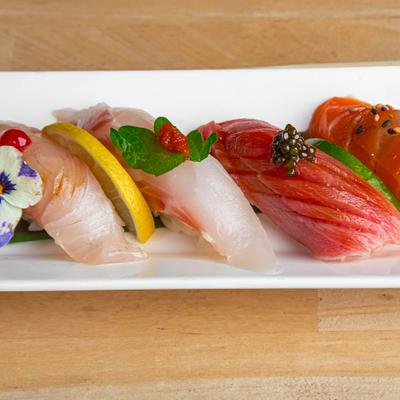 Eight-piece nigiri slices.
