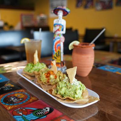 Guacamole and chips served with drinks img