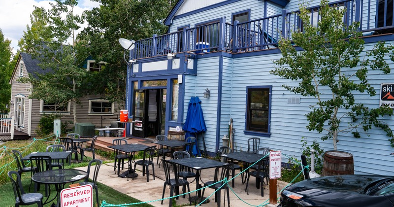 Exterior, seating place on the outside