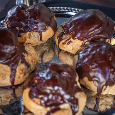 Profiterole plate.