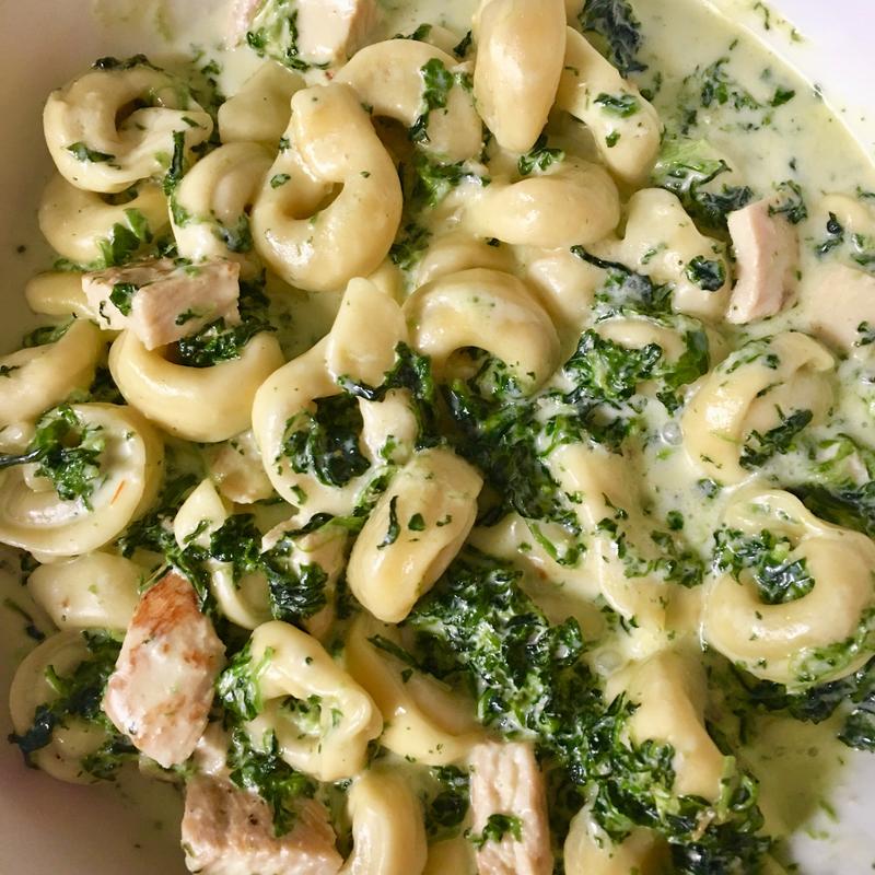 Tortellini Florentine photo