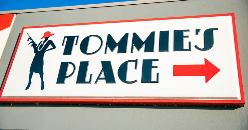 Tommie's Place sign
