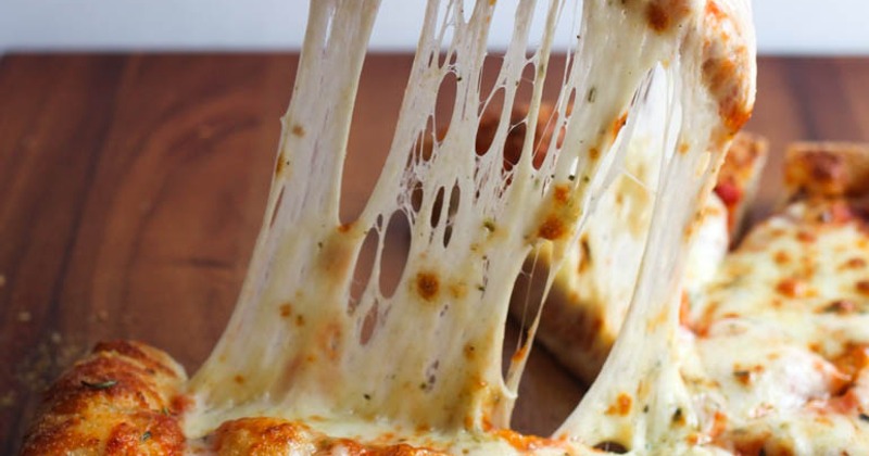 Pizza, cheese pull