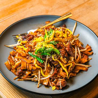 Stir fried noodles with beef and veggies.