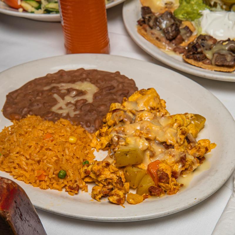 menu item 8 of 14, Huevos con Chorizo y Papas