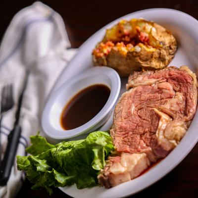 Supreme prime rib eye served with dip