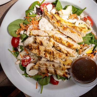 Spinach salad with chicken