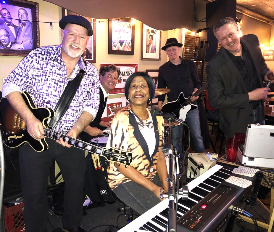 LIVE MUSIC by EASY TIGER event photo