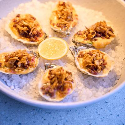 Baked oysters on ice with lemon.