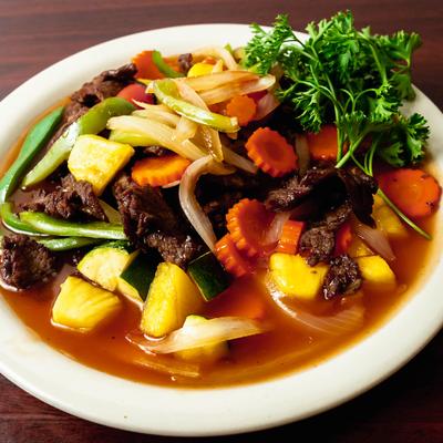 Stir fried beef chunks, with pineapple, vegetables, and sweet and sour sauce.