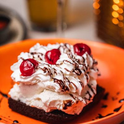 Dessert brownie sundae.