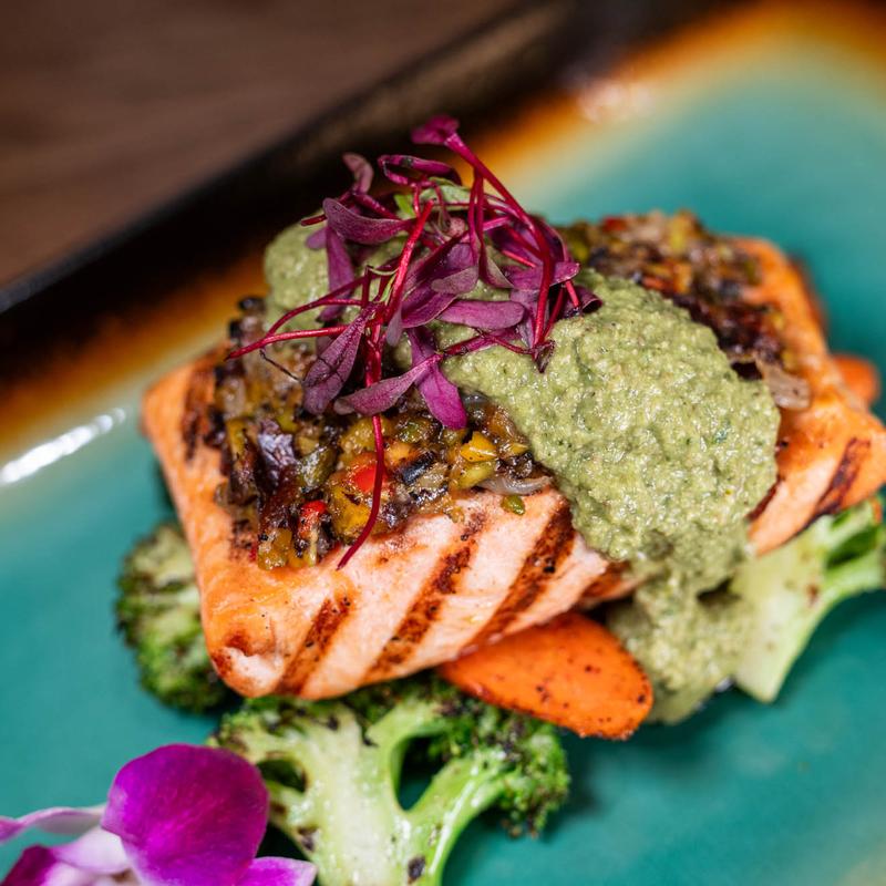 Salmon Costra Pistacho photo