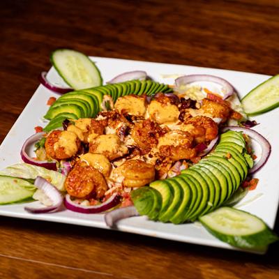 Grilled shrimp, served with veggies.