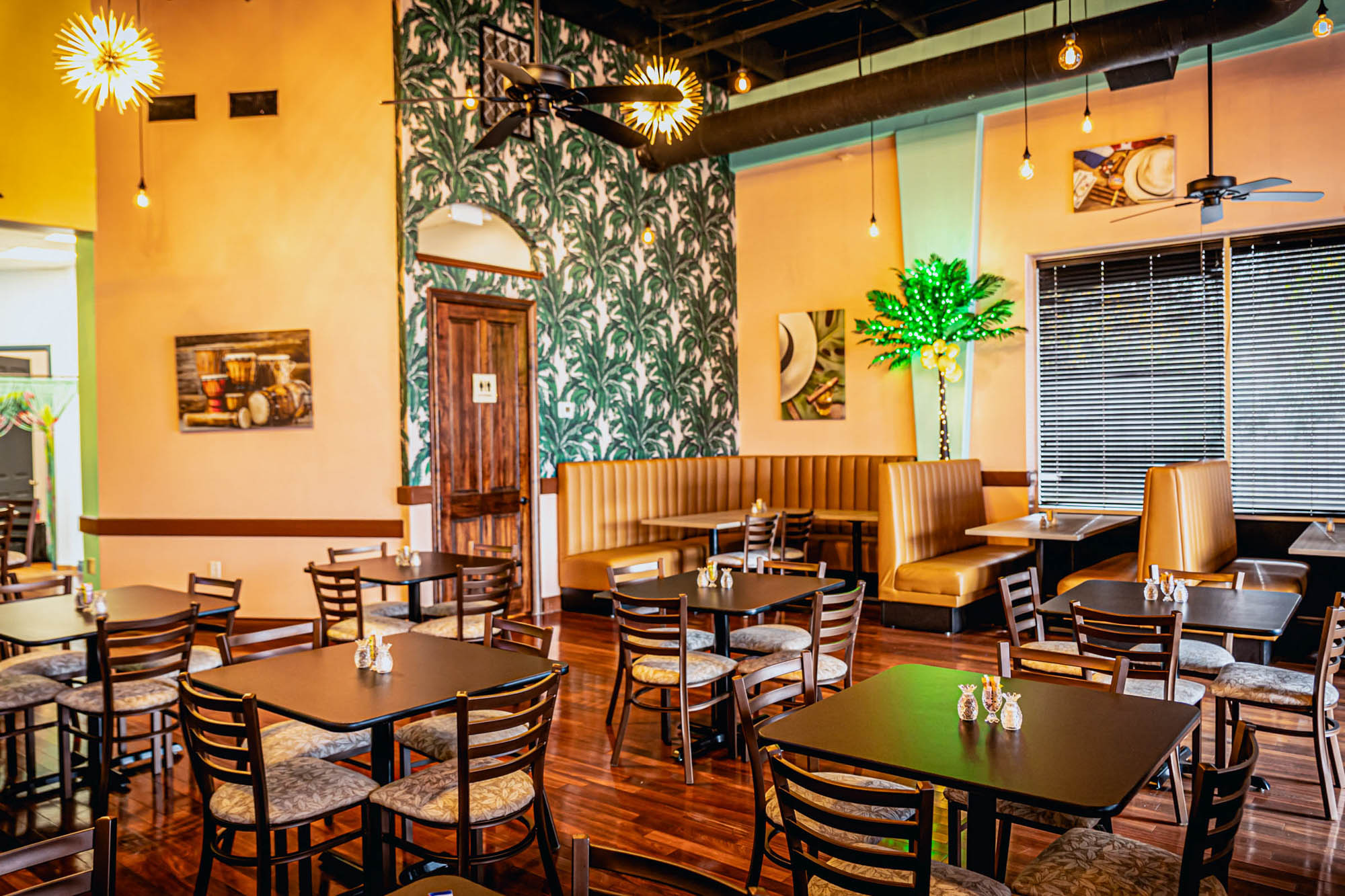 Dining area, fully set tables