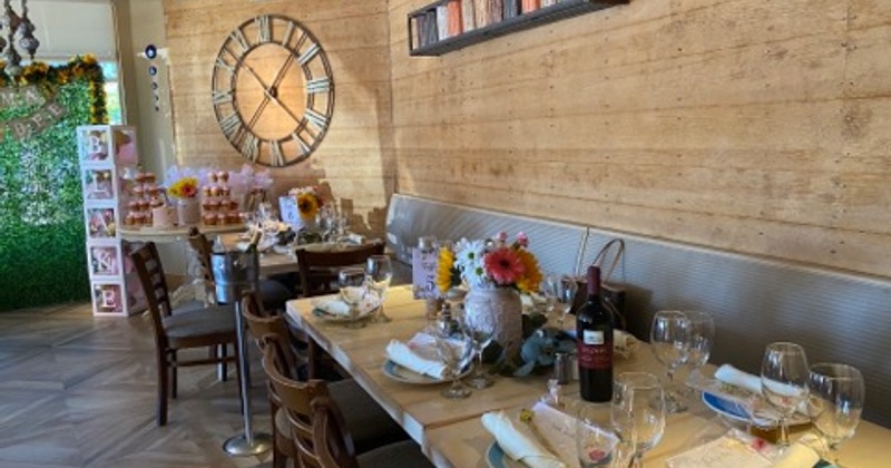 Centerpiece, wine bottle and glasses on table