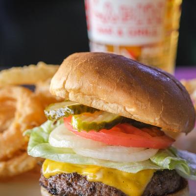 Cheeseburger, served, closeup