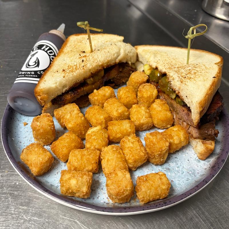 SMOKIN’ HOOK BRISKET SANDWICH photo