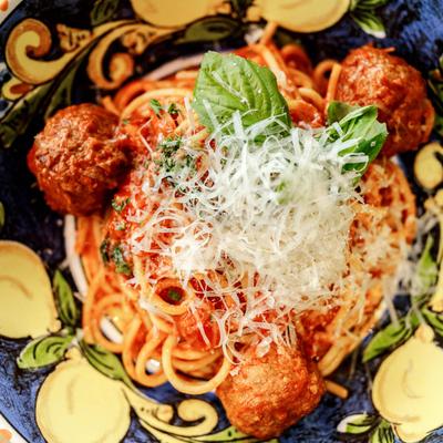 Spaghetti & meatballs, top down view.