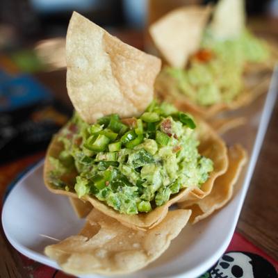 Guacamole and chips sampler img