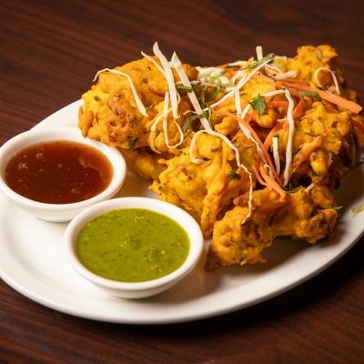 Mixed vegetable fritters fried in a chickpea batter, served with tamarind and mint chutneys.