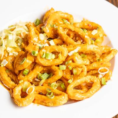 Crispy fried calamari rings tossed in boom boom sauce, scallions, and honey lime slaw.