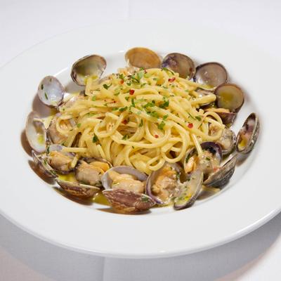Linguine pasta with clams.