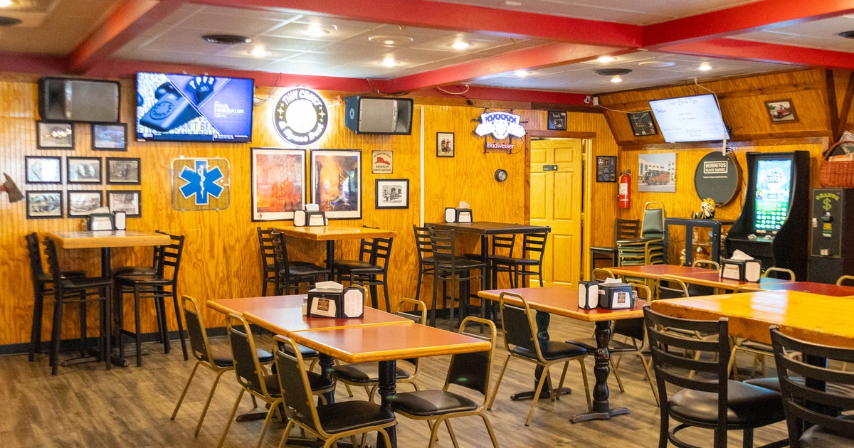 Dininig romm interior with tables, chairs, TV screens and wall decorations