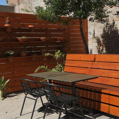 Exterior, table ready for guests