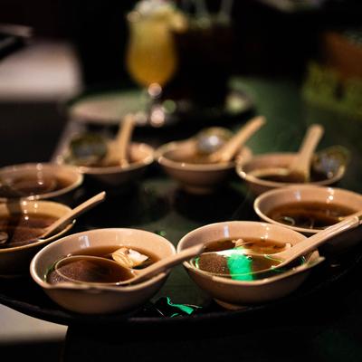 A tray with soup cups.