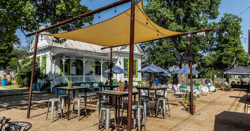 Exterior, tables and chairs on the outside