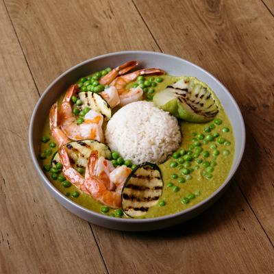Shrimp and grilled zucchini with rice in a green pea sauce.