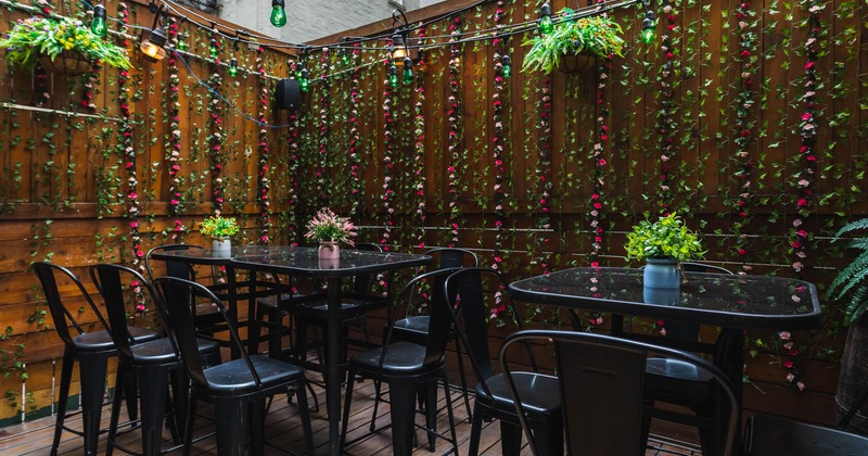 Exterior seating space