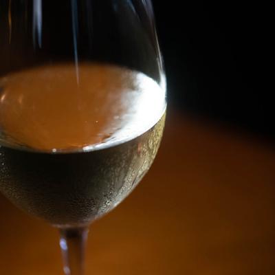 A closeup on white wine.