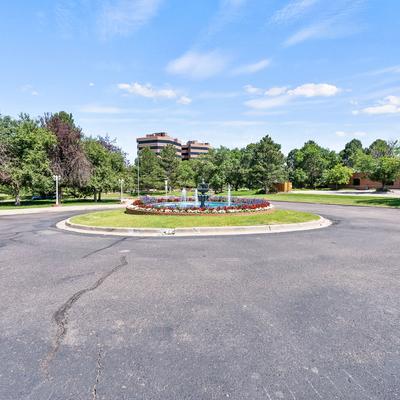 Circle lawn with fountain