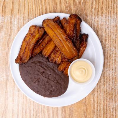 Fried plantains, with beans and cream