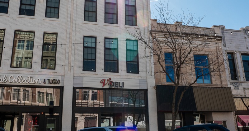 Exterior, front view to retaurant, parking lot in front side walk