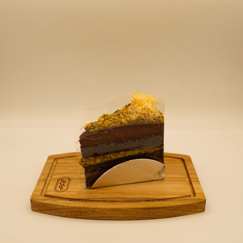 Dubai Pistachio Chocolate Cake Box photo