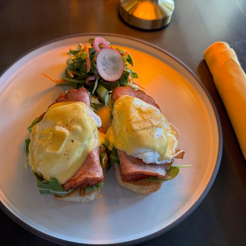 menu item 20 of 24, Central Eggs Benedict