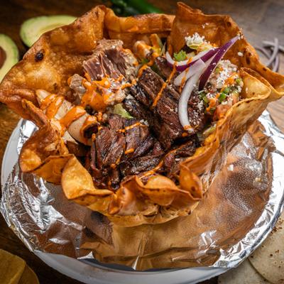 Asada salad served in a crispy shell.