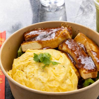 Glazed pork ribs with cabbage, garlic sauce, scrambled eggs, and rice.