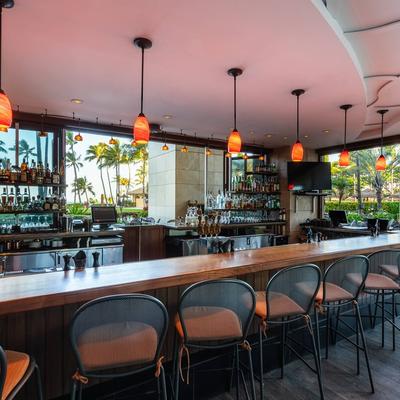 Longhi's Ko'olina interior, bar.