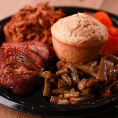 Vegetables, grilled meat and cornbread