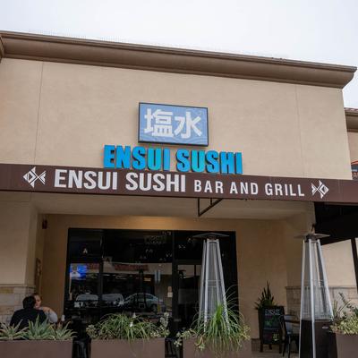 Seating area b the entrance, sign above the front door.