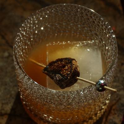 The stag and fig cocktail, served.